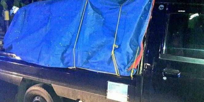 Muatan di Balik Terpal Biru Ini Kejutkan Polisi, Saat Dibuka..