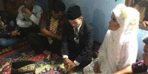 Nenek 70 Tahun Dinikahi Pemuda 21 Tahun, Lihat Riasan Wajahnya