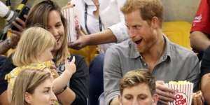 Insiden Kocak Pangeran Harry, Popcorn dan Bocah Gemas