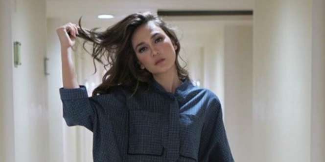 Luna Maya Pamer Kaftan, Warganet Salah Fokus Lihat Bajunya...