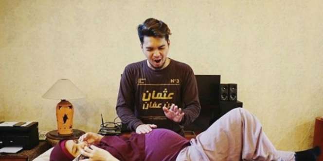 Istri Melahirkan, Aktor Tampan Ini Mengaku Dengkulnya Lemas