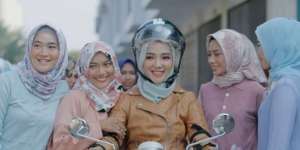 Rahasia Hijaber Tetap Tampil Cantik Meskipun Naik Motor