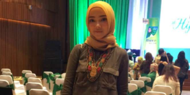 Inspirasi Kenakan Batik Merah Putih ala Hijaber Hits
