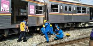 Kereta Anjlok di Manggarai, Penumpang Menumpuk