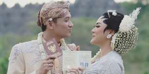 Intip Bulan Madu Vicky Shu dan Ade Imam