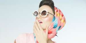 Ade Kurnianingrum: 5 Kreasi Scarf Agar Tampilan Makin Kece