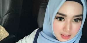 Curhat Soal Hijrah, Perhiasan Mantan Istri Lucky Hakim Disorot