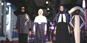 Intip Bocoran 2 Desainer Mengenai Tren Modest Wear 2018