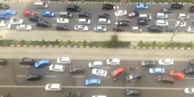 Jakarta Macet Karena Pengemudinya Tak Bisa Nyetir Lurus?