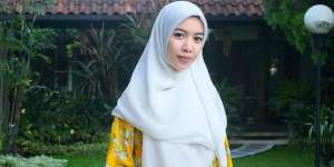 Fitri Aulia: Cara Cepat Pilih Outfit di Pagi Hari