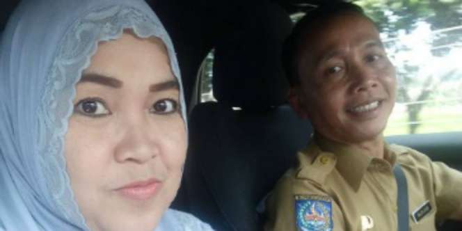 Ibu Ayu Ting Ting Dandan, Warganet Malah Fokus ke Ayah Rozak