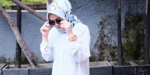 Fina Yasifa: Lagi Hamil, Ubah Kemeja Kamu Jadi Outer Hijab