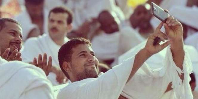 Jamaah, Pertimbangkan Hal Ini Sebelum Selfie di Depan Kabah