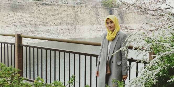 Tiananda: Cara Mudah Bikin 'Shawl Hoodie Vest' 