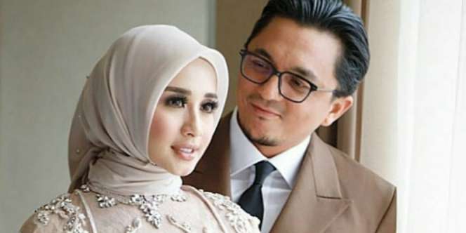 Anggunnya Gaun Resepsi Laudya Cynthia Bella Bertabur Swarosvki