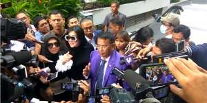 Bayar Paket Reguler, Syahrini Dapat Fasilitas Umroh VVIP