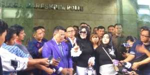 Ingin Endorse Syahrini? Tarifnya Bikin Shock!
