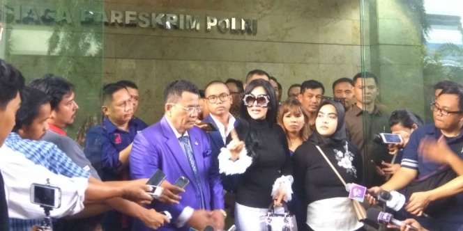 Ingin Endorse Syahrini? Tarifnya Bikin Shock!