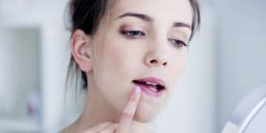 6 Bahan Alami Atasi Bibir Pecah-pecah