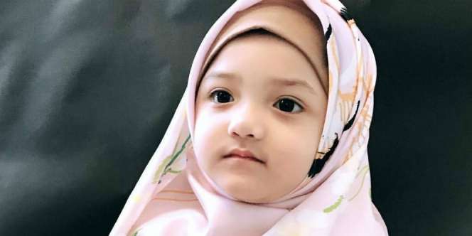 Lihat Kelucuan Arsy Saat Pemotretan Jadi Model Hijab