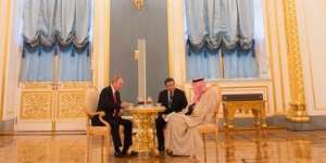 Perjamuan Mewah Presiden Putin ke Raja Salman, Serba Emas!