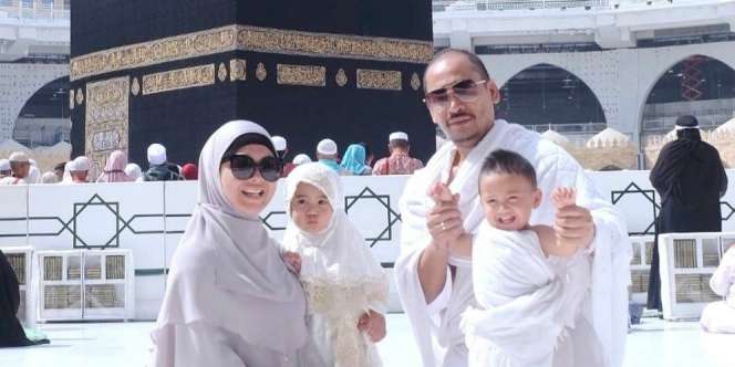 Jangan Ragu Bawa Balita Umroh, Lihat Saja 4 Seleb Ini