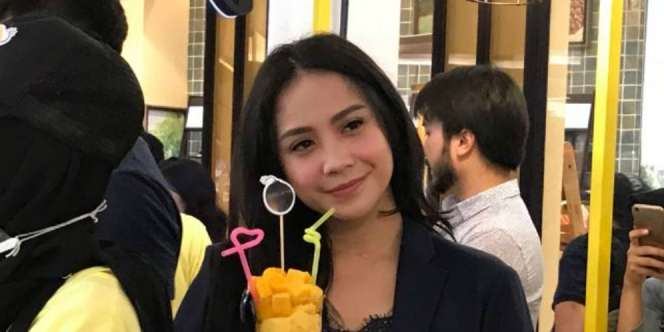 Nagita Sendirian Buka Outlet Kuliner Baru, Kemana Raffi?