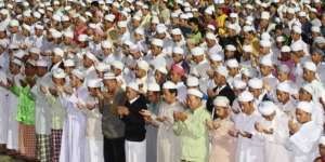 Imam Tak Berqunut Subuh tapi Makmun Membacanya, Sahkah?