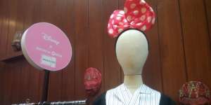 Sentuhan Minnie pada Busana Girly nan Edgy Karya Patrick Owen