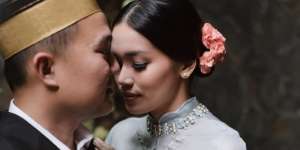 Ragam Style Lipstik Pembalap Alexandra yang Dilamar Ponakan JK