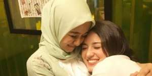 Foto Laudya Bella & Julie Estelle Bikin Heboh, Lihat Tubuhnya