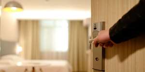 Tamu Hotel Syok, Temukan Kamera Tersembunyi di Kamar