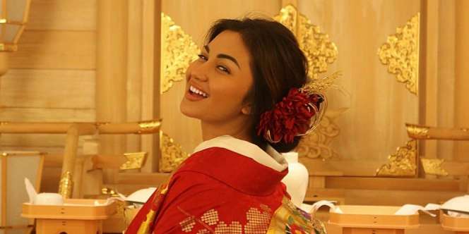 Makan Bareng Kekasih, Penampilan Ariel Tatum Bikin Geger