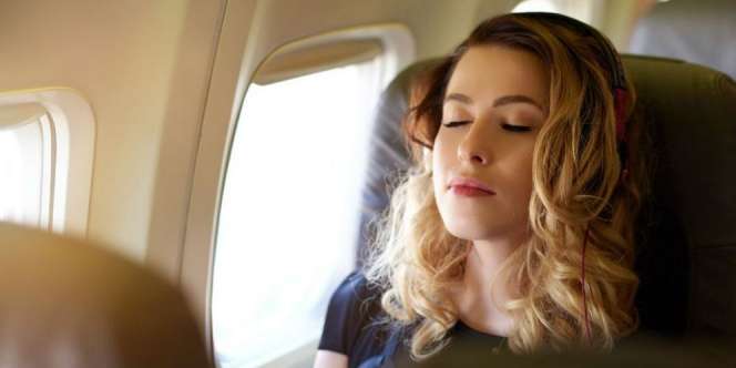 Jangan Tidur Saat Pesawat Take Off dan Landing, Ini Bahayanya