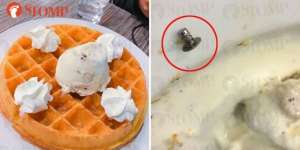 Wafel dengan Es Krim Berbonus Sekrup