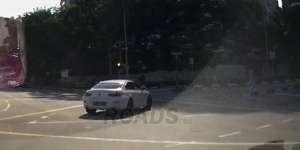 Mobil Hantu Muncul di Jalanan Singapura