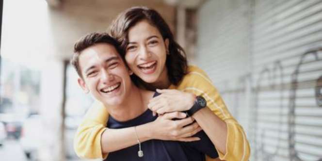 Adipati Dolken Tularkan Hobi `Mahal` ke Wanita Cantik Ini