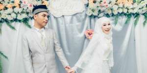 Pengantin Makassar Beri Hadiah Tiket Umroh untuk Tamu Undangan
