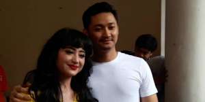 Pengorbanan Angga Wijaya yang Bikin Dewi Perssik Jatuh Cinta