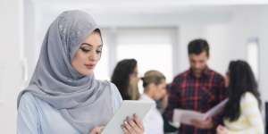 Beda Jilbab dengan Hijab dalam Syariat Islam