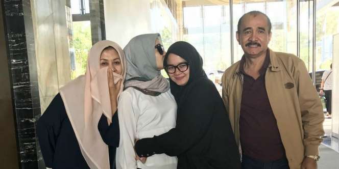 Momen Haru Saat Bella Diboyong Engku Emran ke Malaysia