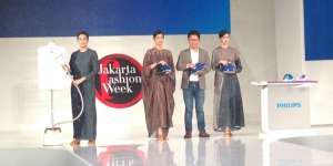 Kolaborasi Busana Bebas Kusut di JFW