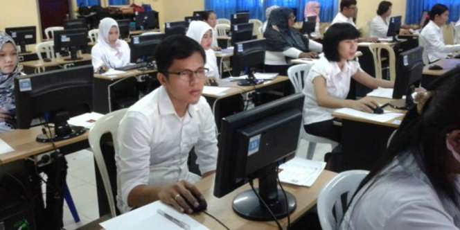 Peserta Tes CPNS Bawa Tali Pocong, Panitia Seleksi Kabur