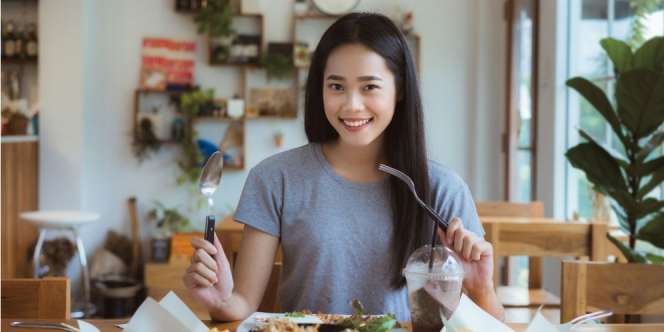 Deretan Makanan Ini Jadi Musuh Utama Saat Sakit Tenggorokan!