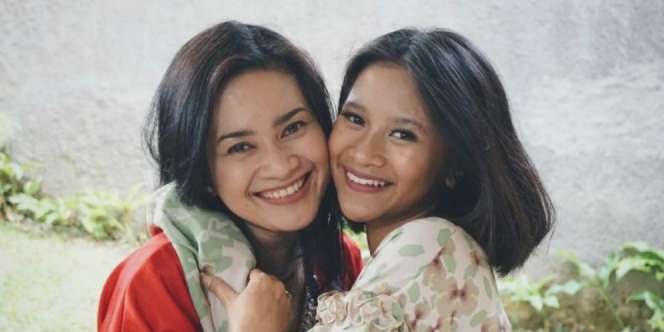 Mirip Banget, Ikke Nurjanah & Putri yang Sering Dikira Kembar