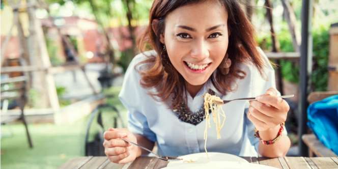 5 Kebiasaan Makan yang Bisa Bikin Sariawan, Apa Saja?
