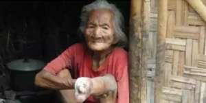 Memilukan, Nenek Niarti Bertahan Hidup dengan Merebus Batu