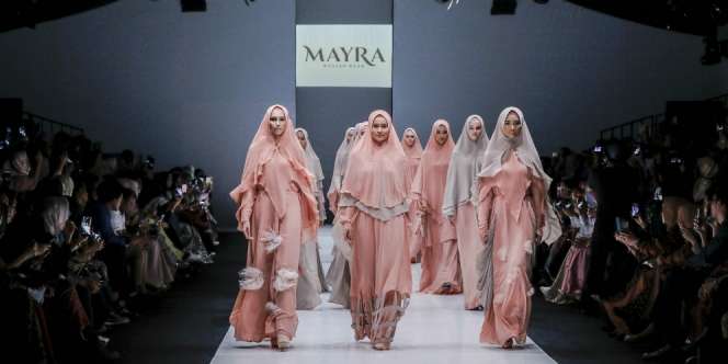 Busana Syari Bernuansa Pastel nan Menggoda di Panggung JFW