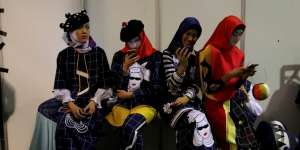 Nuansa Langit Biru Hannie Hananto, Lina Sukijo & Anggi Mawardi