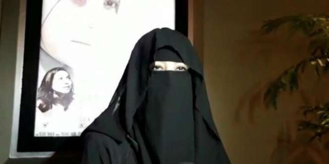 Sibuk Berdakwah, Umi Pipik Tetap Mengajar Ngaji Anak-anaknya